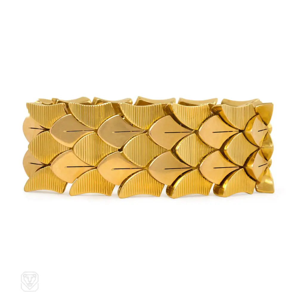 ladies trendy bracelets-Retro gold fish scale design bracelet