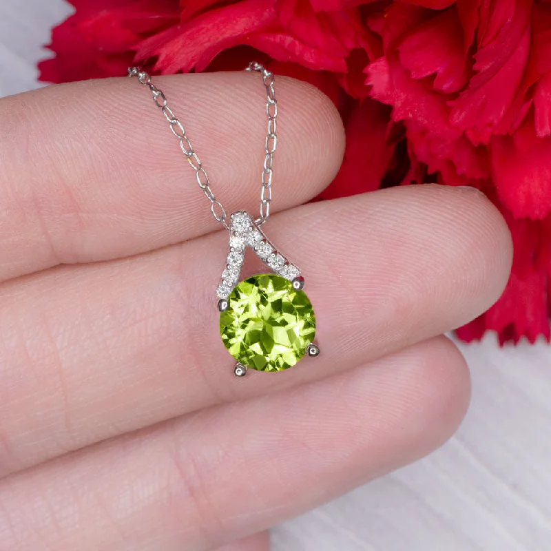 ladies luxury gold necklaces-PERIDOT DIAMOND PENDANT 14K WHITE GOLD NECKLACE NATURAL GREEN AUGUST BIRTHSTONE