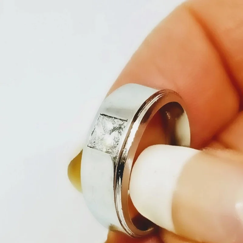 ladies alternative wedding rings-18 kt White Gold Unisex Ring Princess Cut